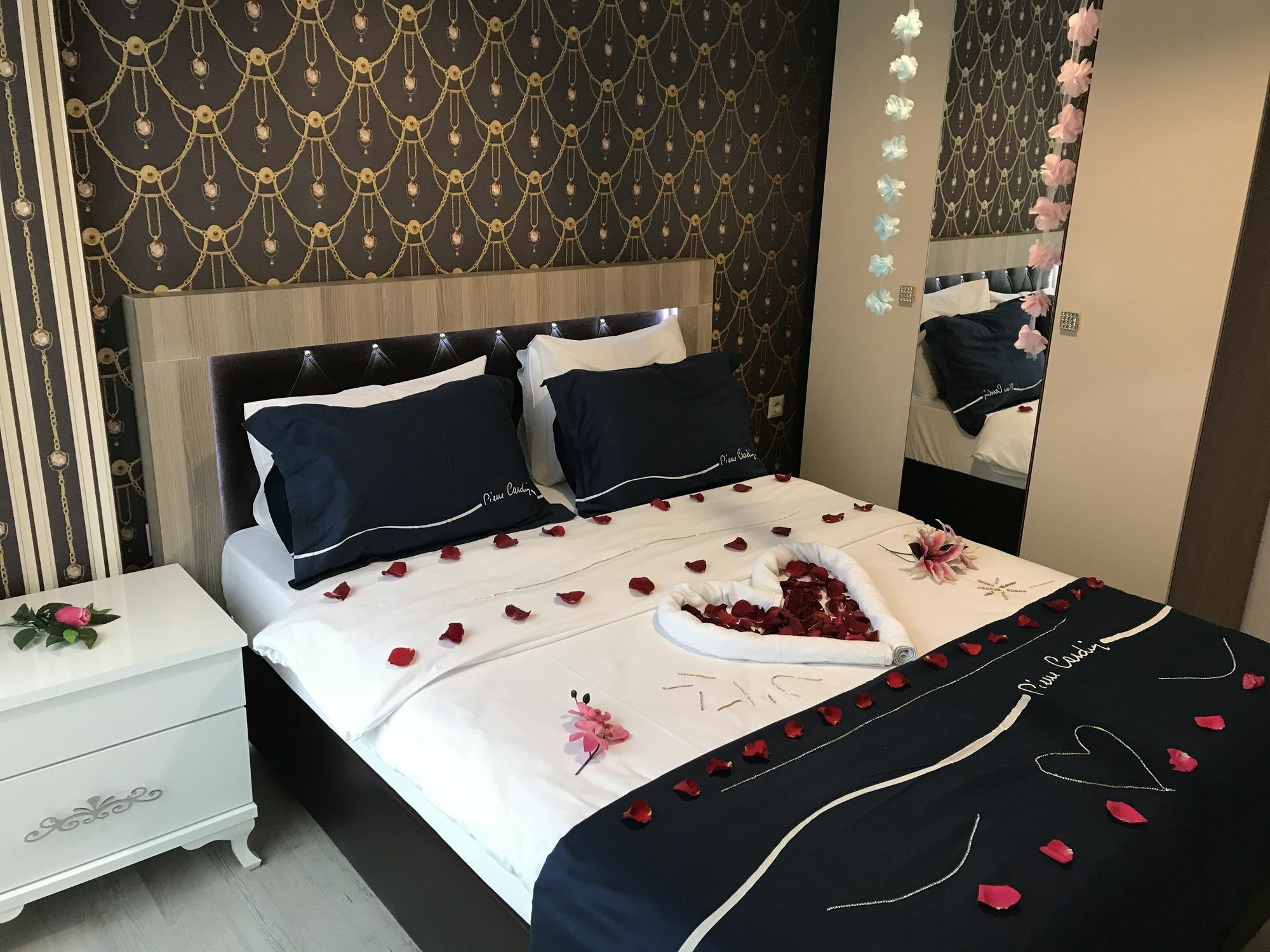 Central Vip Apartments Trabzon Esterno foto
